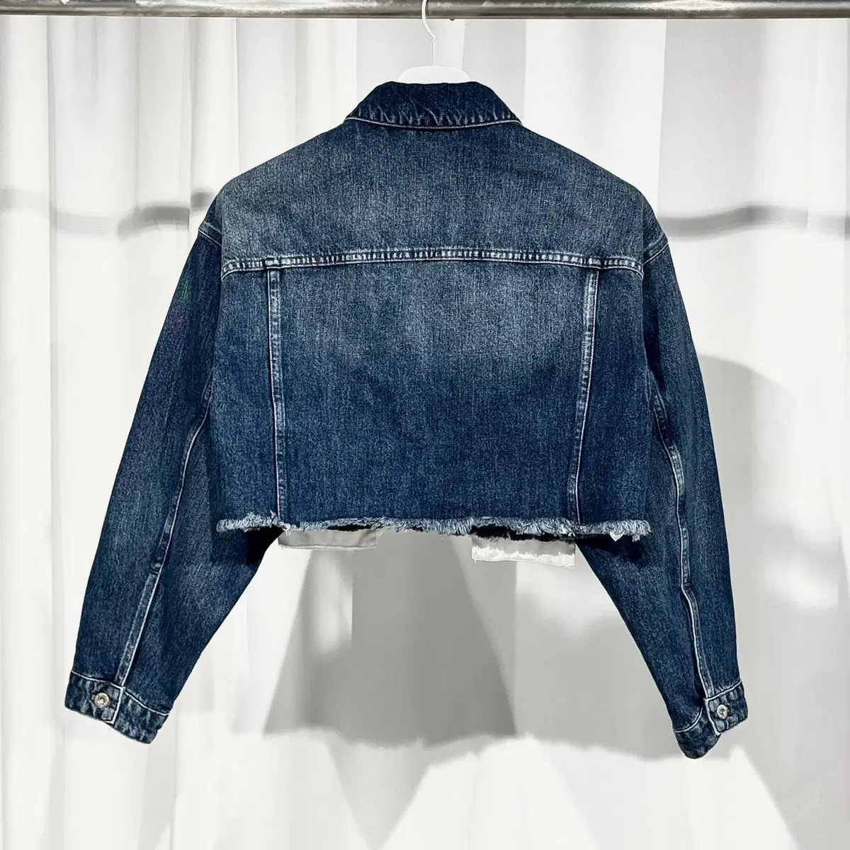 40] Miu Miu レディースクロップドウォッシュダメージデニムジーンズ